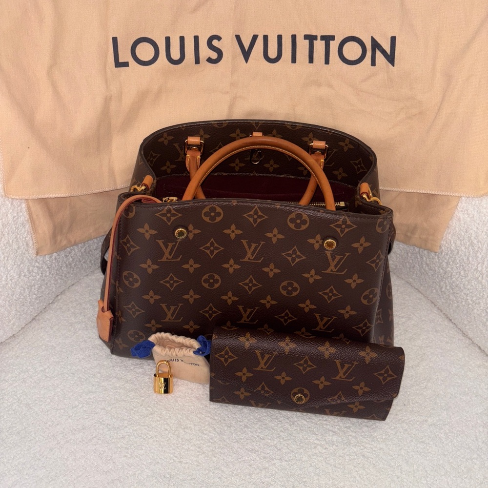 Classic Louis Vuitton Purse & Wallet